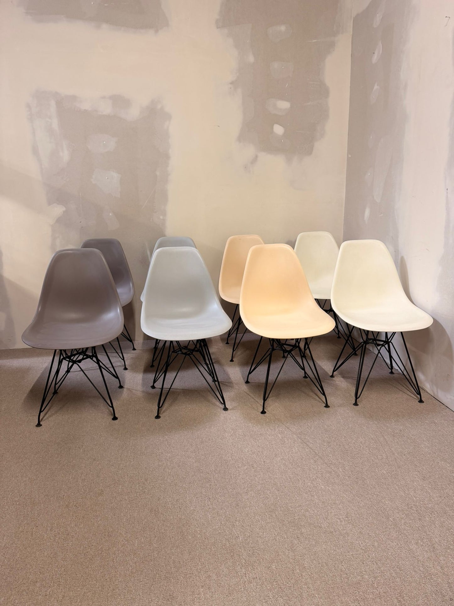 Design Schalenstuhl beige ähnlich wie Vitra Eames
