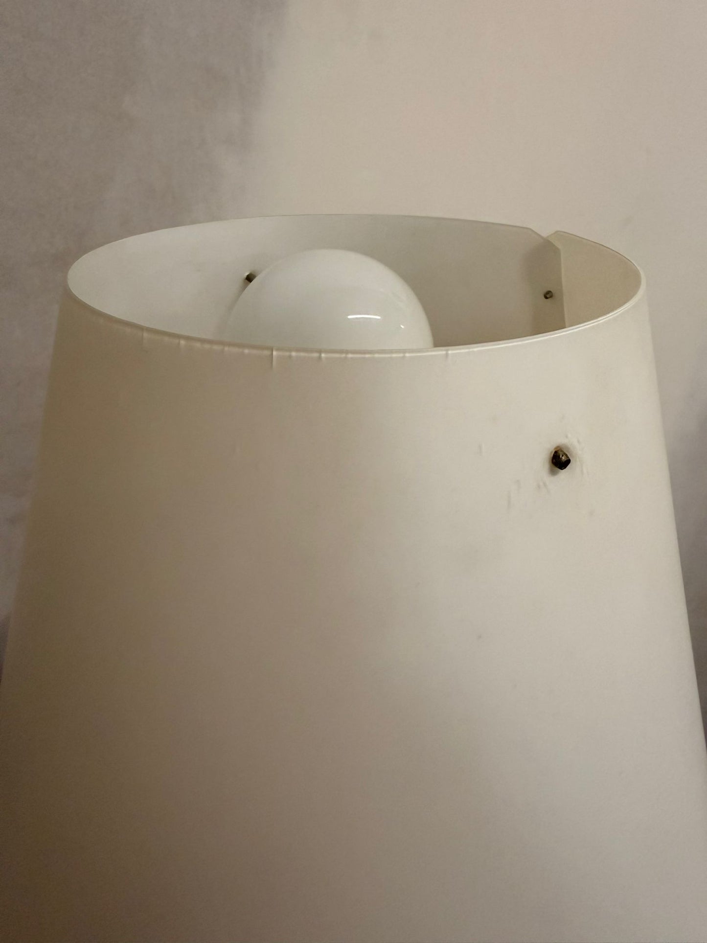Vintage Tischlampe im Art Deco Stil mit weissem Lampenschirm