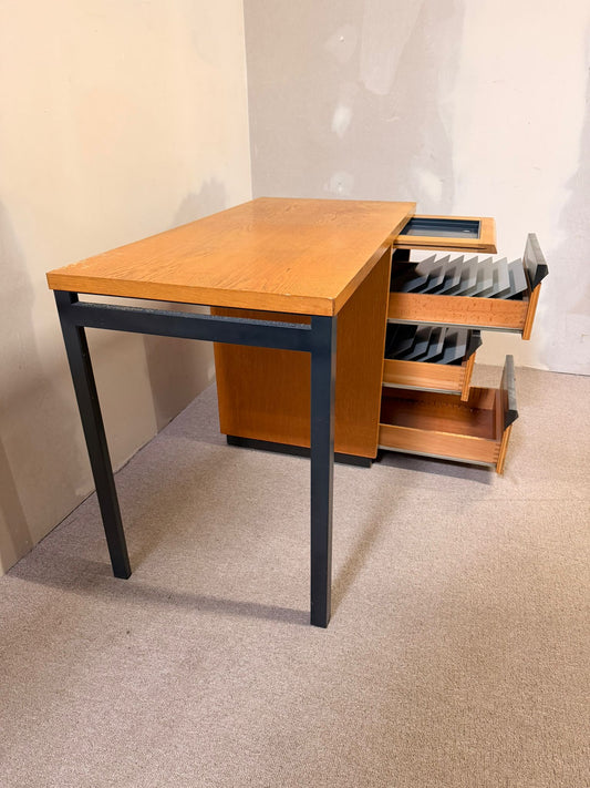 Vintage Schreibtisch mit Schubladen aus den 70er Jahre