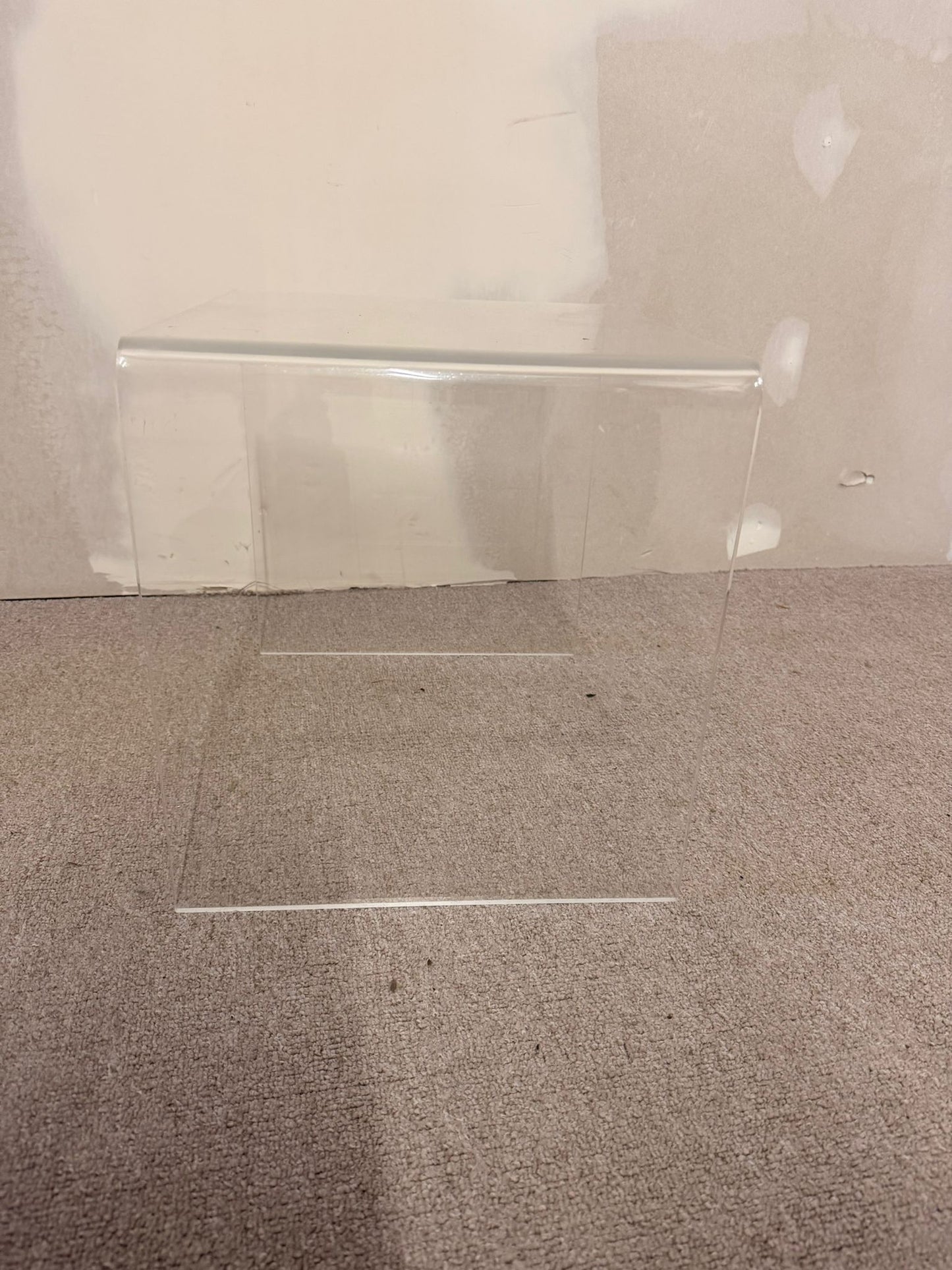Grosser Beistelltisch aus Acrylglas Plexiglas, transparent