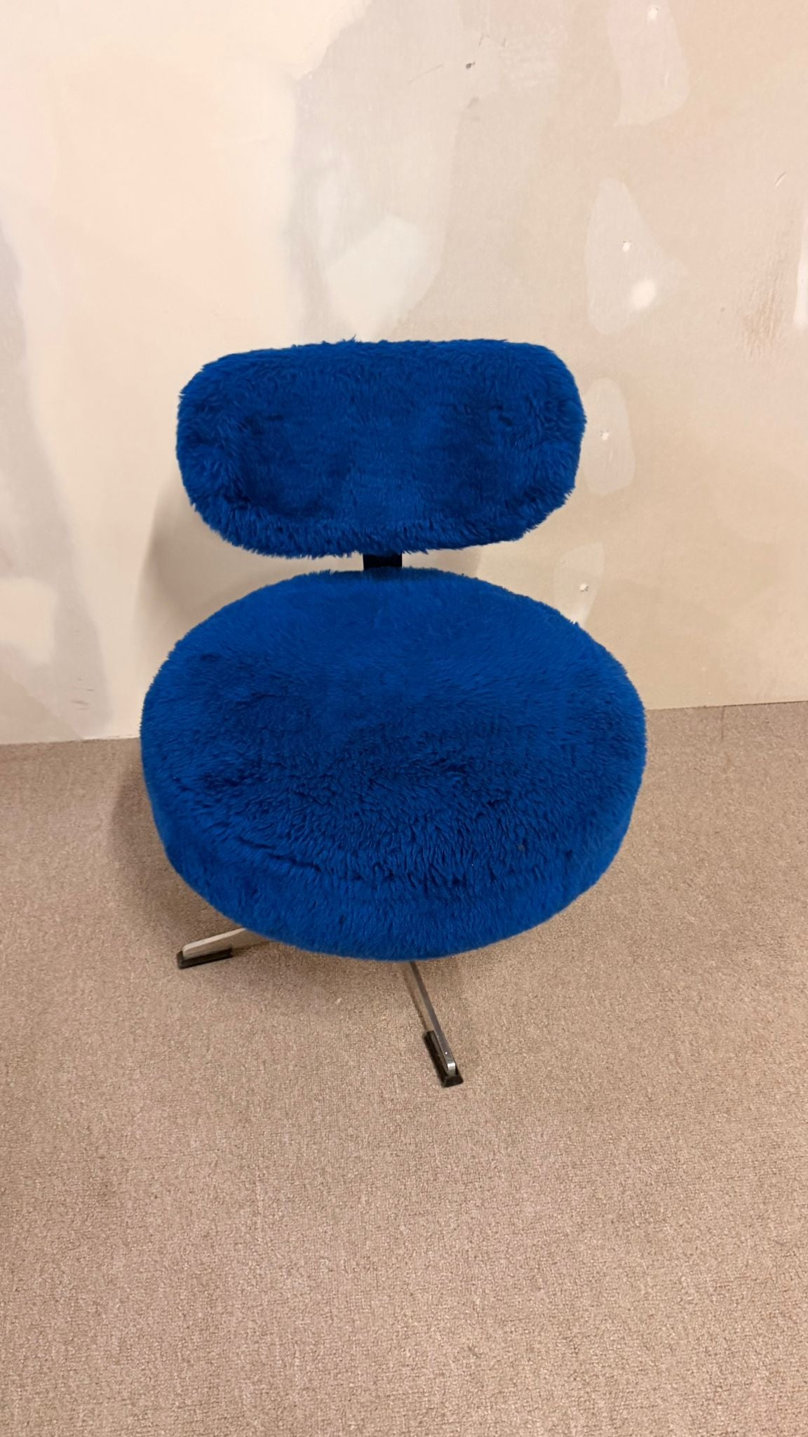 70er Jahre Mid Century Plüschsessel drehbar in Blau