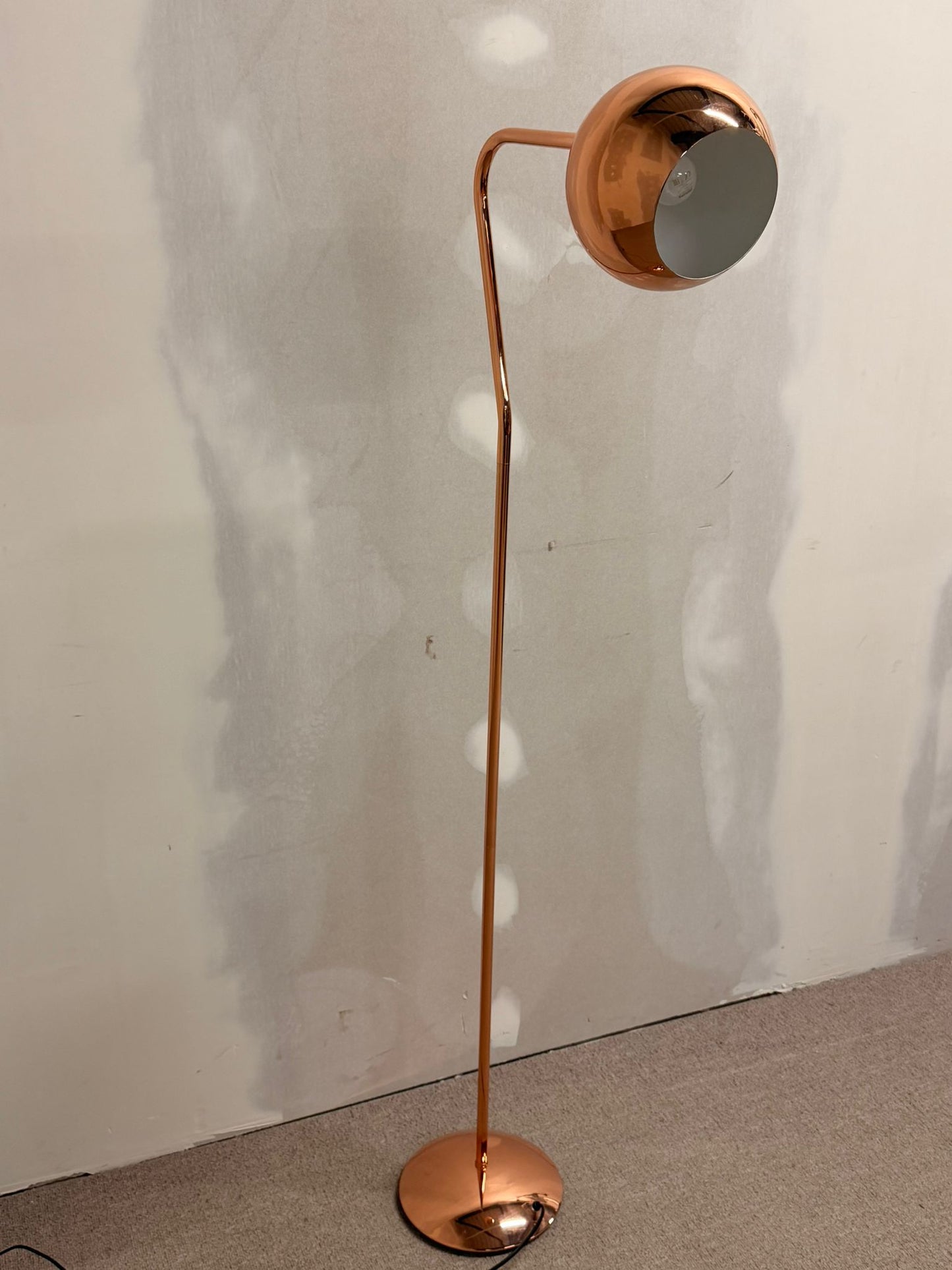 Elegante Stehlampe Kupferfarbig aus Metall, Stehleuchte