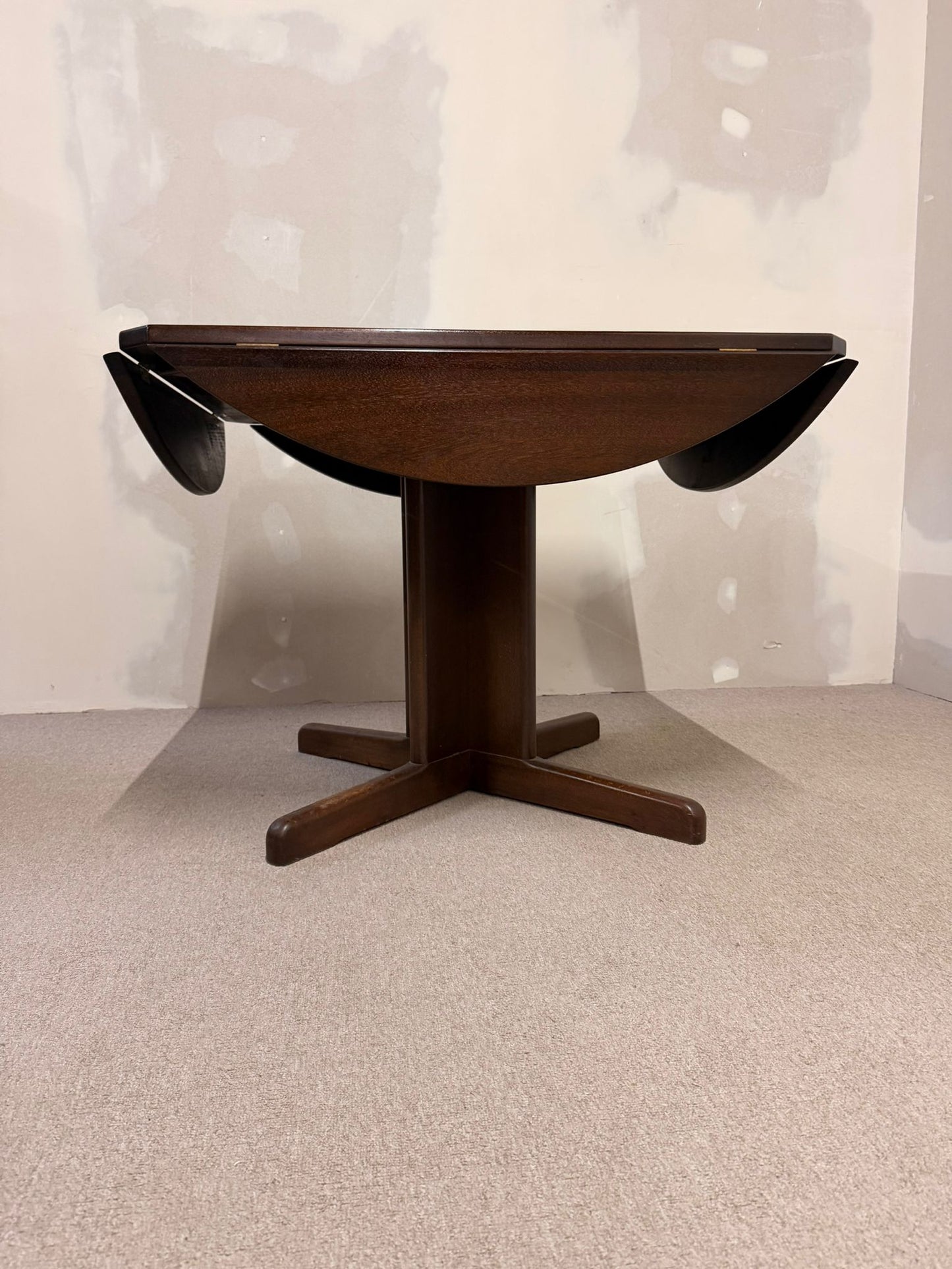 Dänischer Mid Century Esstisch wandelbar von Quadrat zu rund