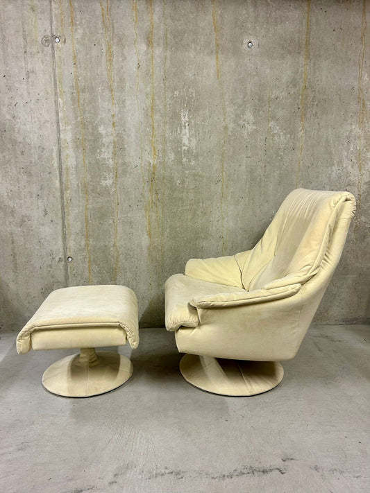 Bequemer Wildleder Sessel mit Hocker, von a.r.s, Relax Sessel