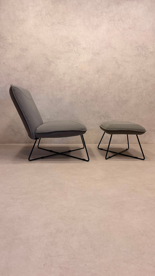 Eleganter Design Sessel Grau mit Metallgestell und Ottoman