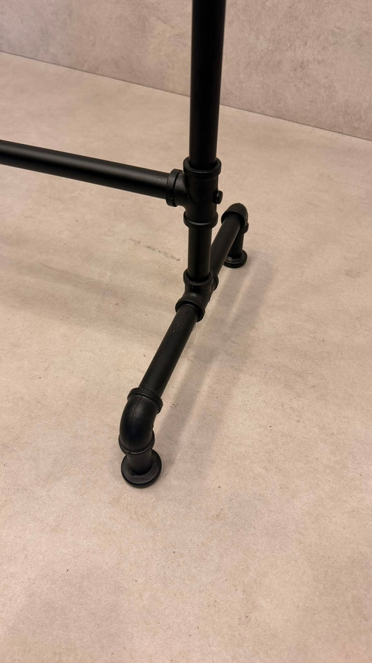 Kleiderständer Industrial Style schwarz – Wasserrohr