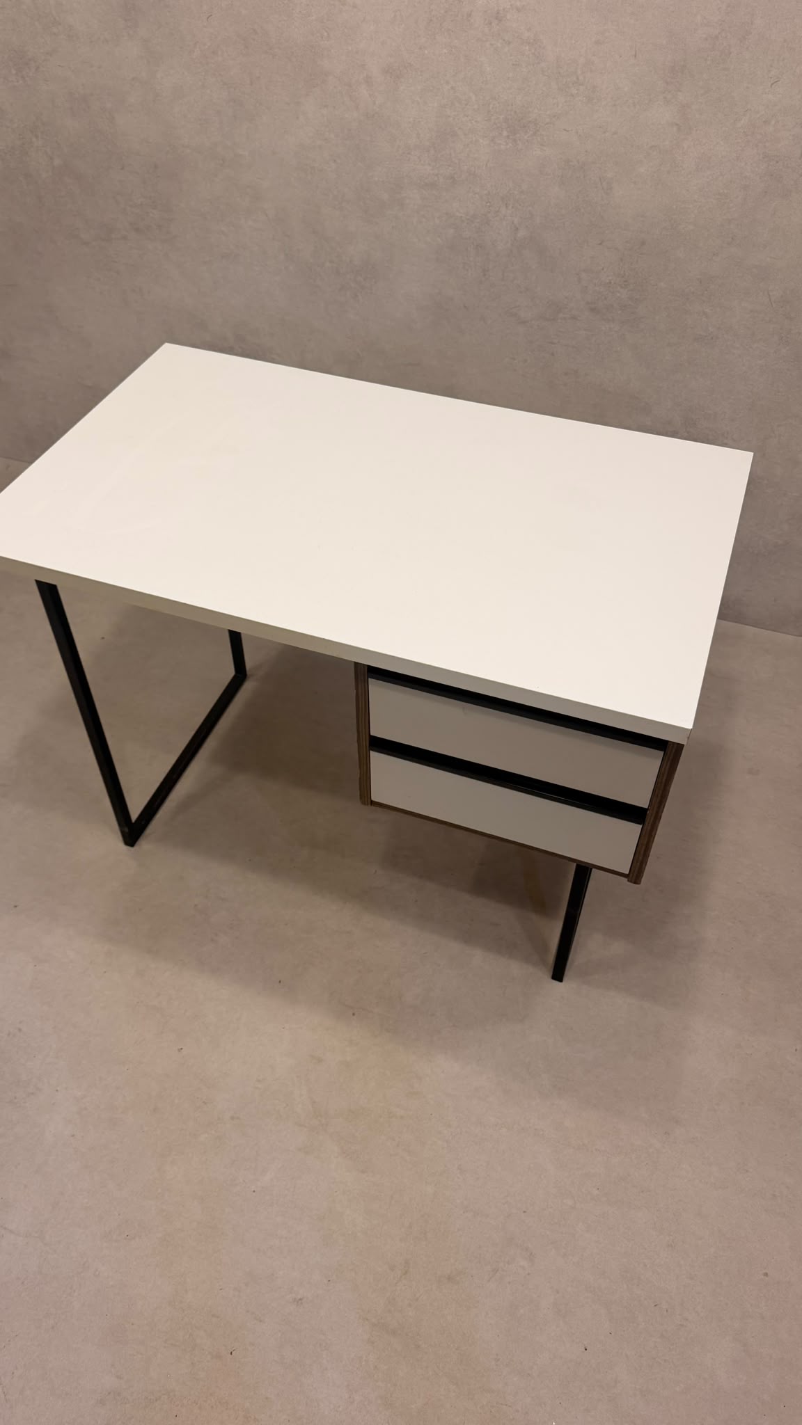 Vintage Schreibtisch mit zwei Schubladen und Metallgestell