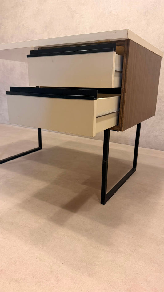 Vintage Schreibtisch mit zwei Schubladen und Metallgestell