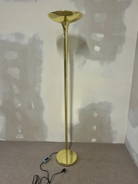 Elegante Stehlampe in Messing