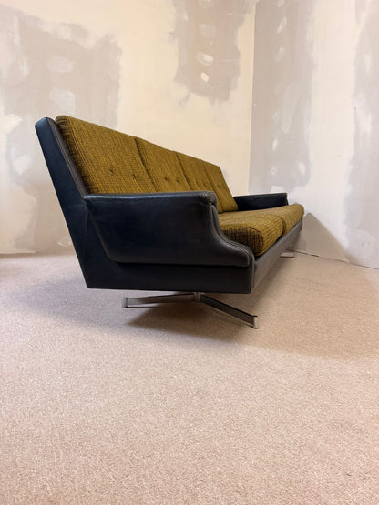 Edles vintage 4-sitzer Sofa mit Metallfüssen, Leder 70`s