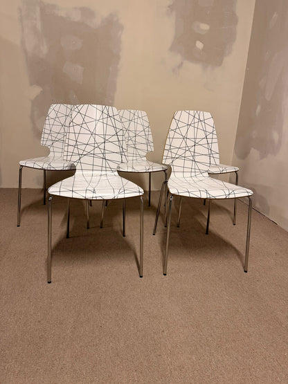 1x Ikea Vilmar Stuhl weiss schwarzen Muster, stapelbar