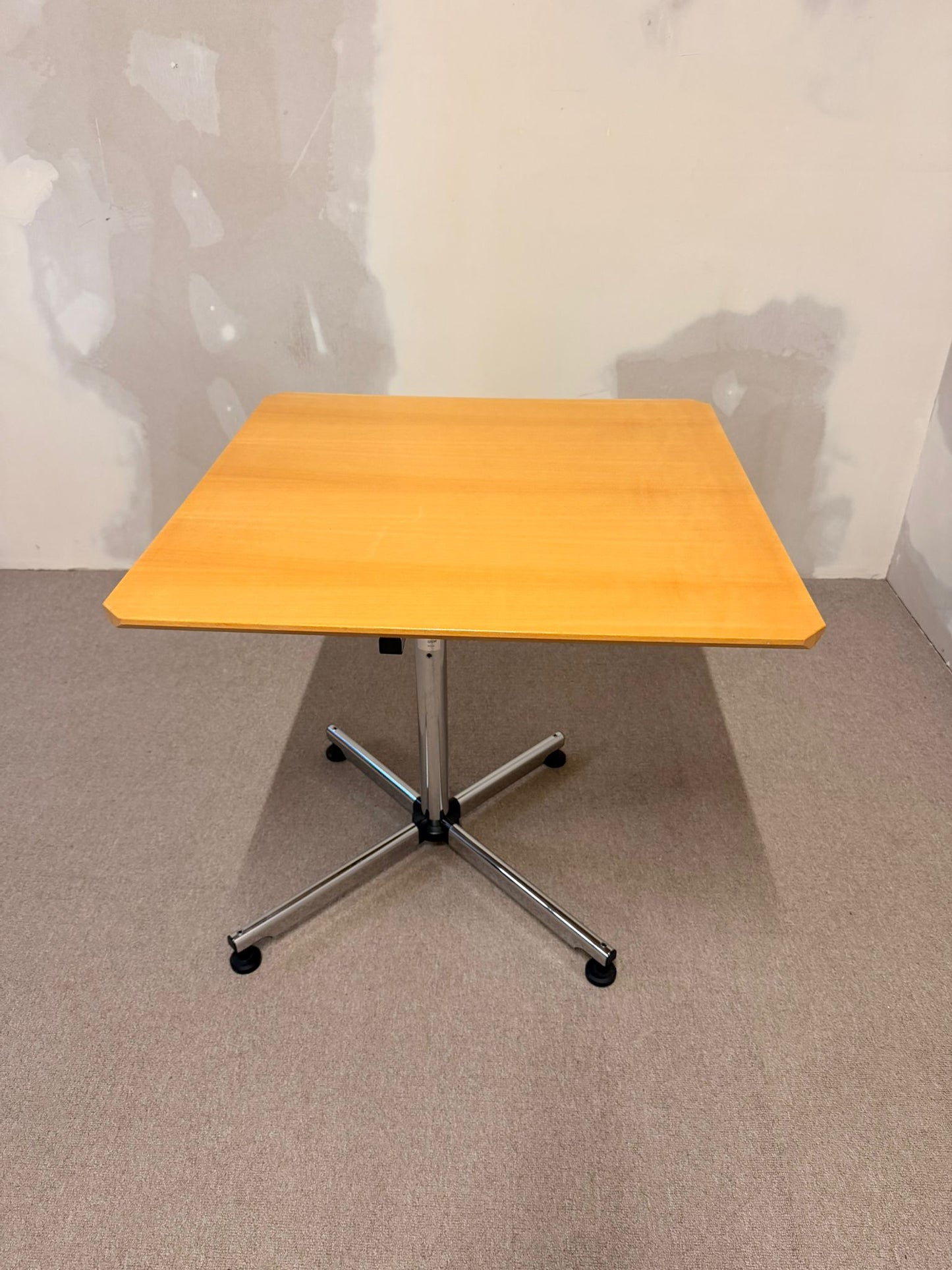 USM Haller Kitos Tisch Verchromtes Untergestell, quadratisch