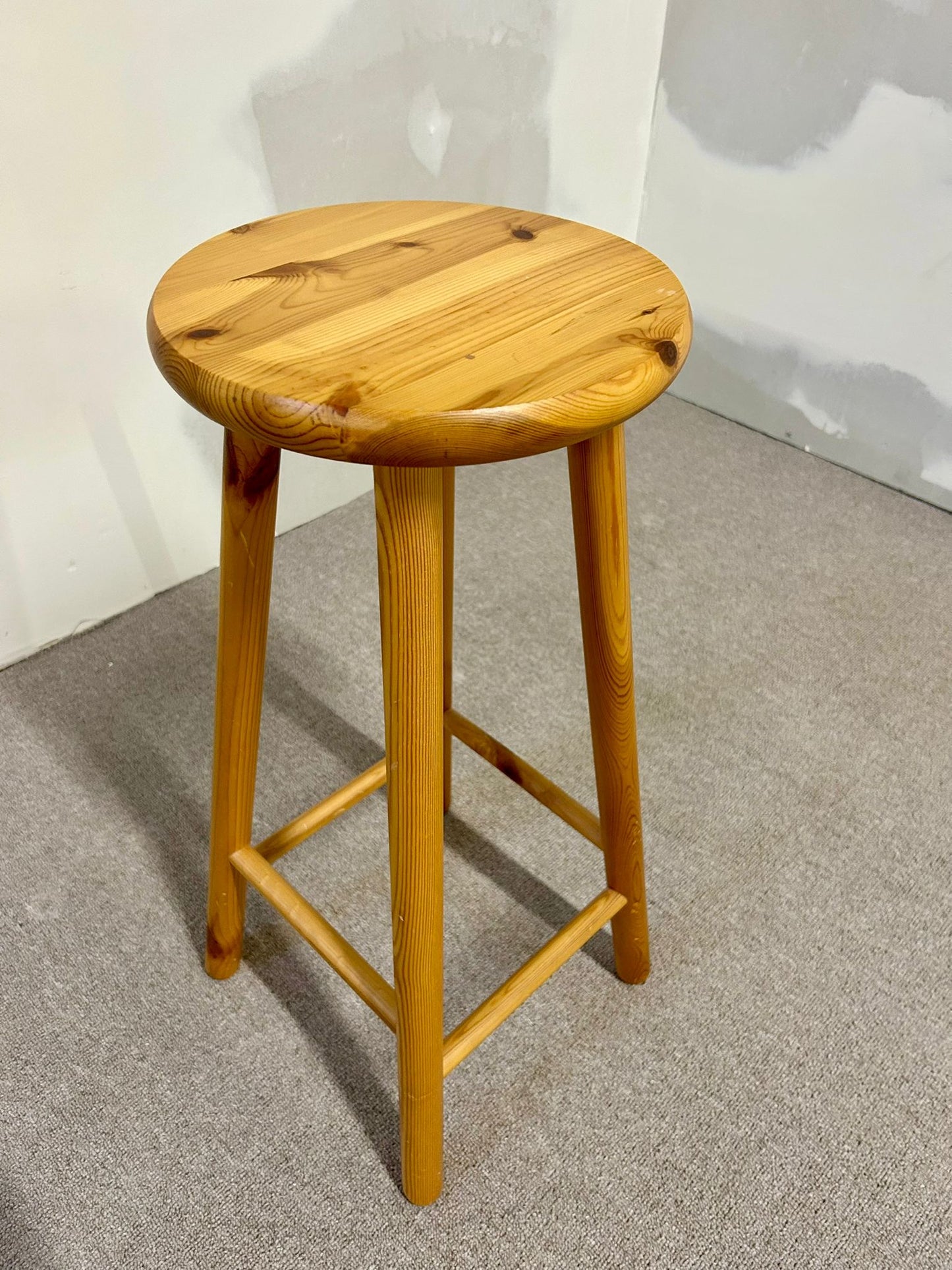 Rustikaler Barhocker aus Massivholz Kiefer