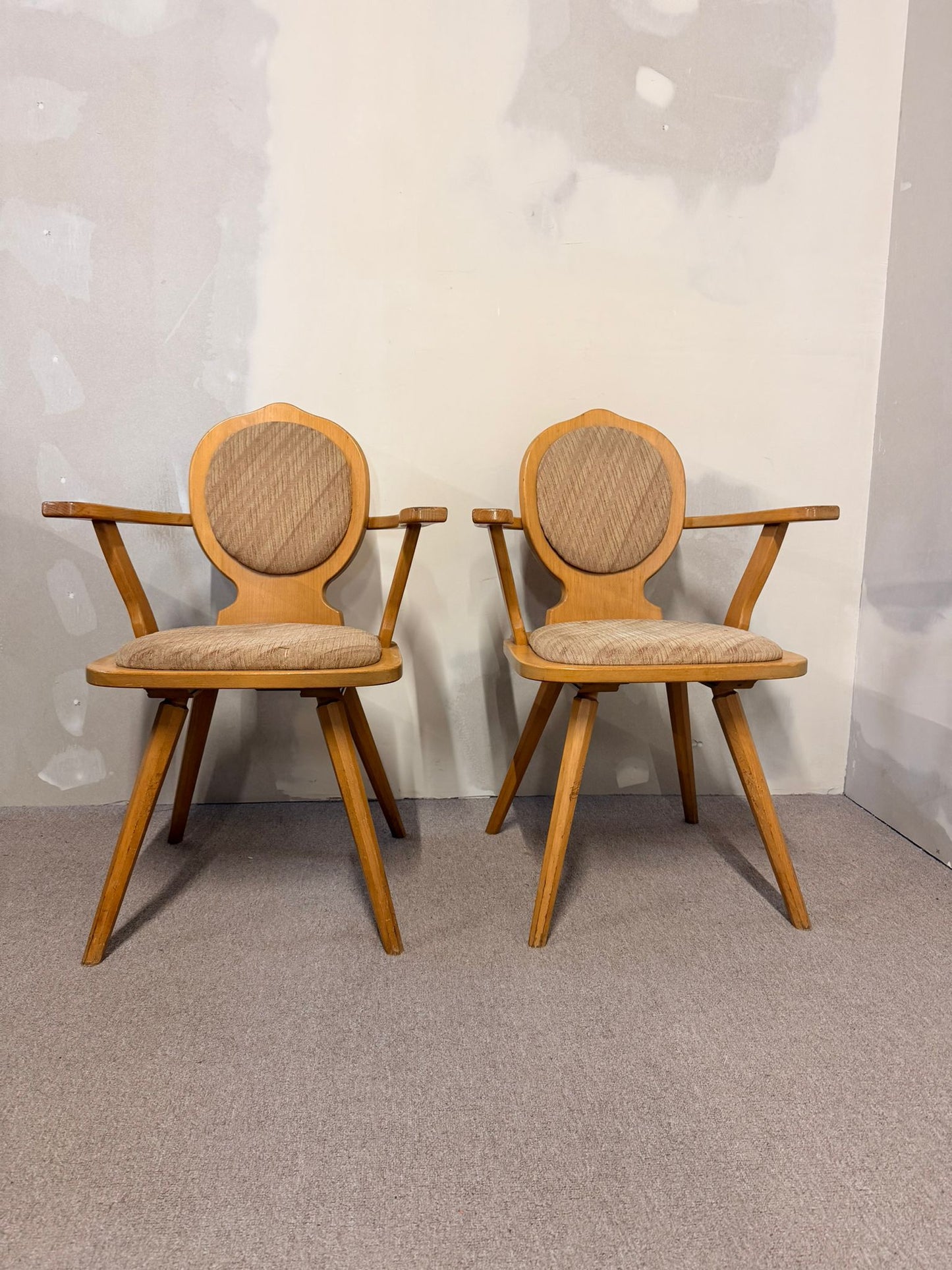 Vintage Bauernstuhl mit Armlehne Massivholz im Landhausstil