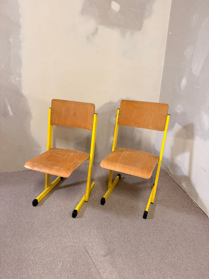 Vintage Schulstuhl in gelb, Stapelstühle für Kinder