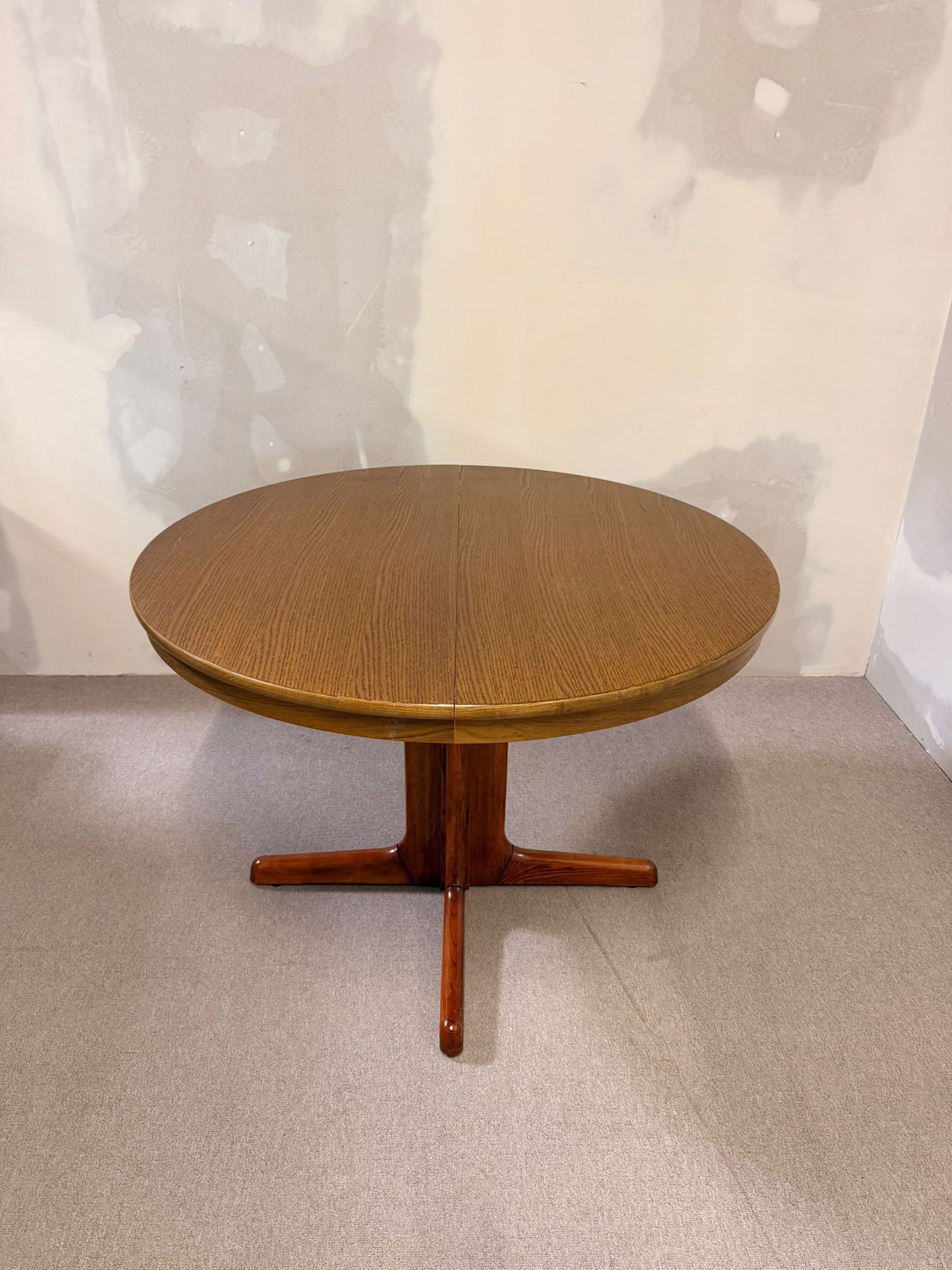 Runder ausziehbarer Mid-Century Esstisch, Dänisches Design