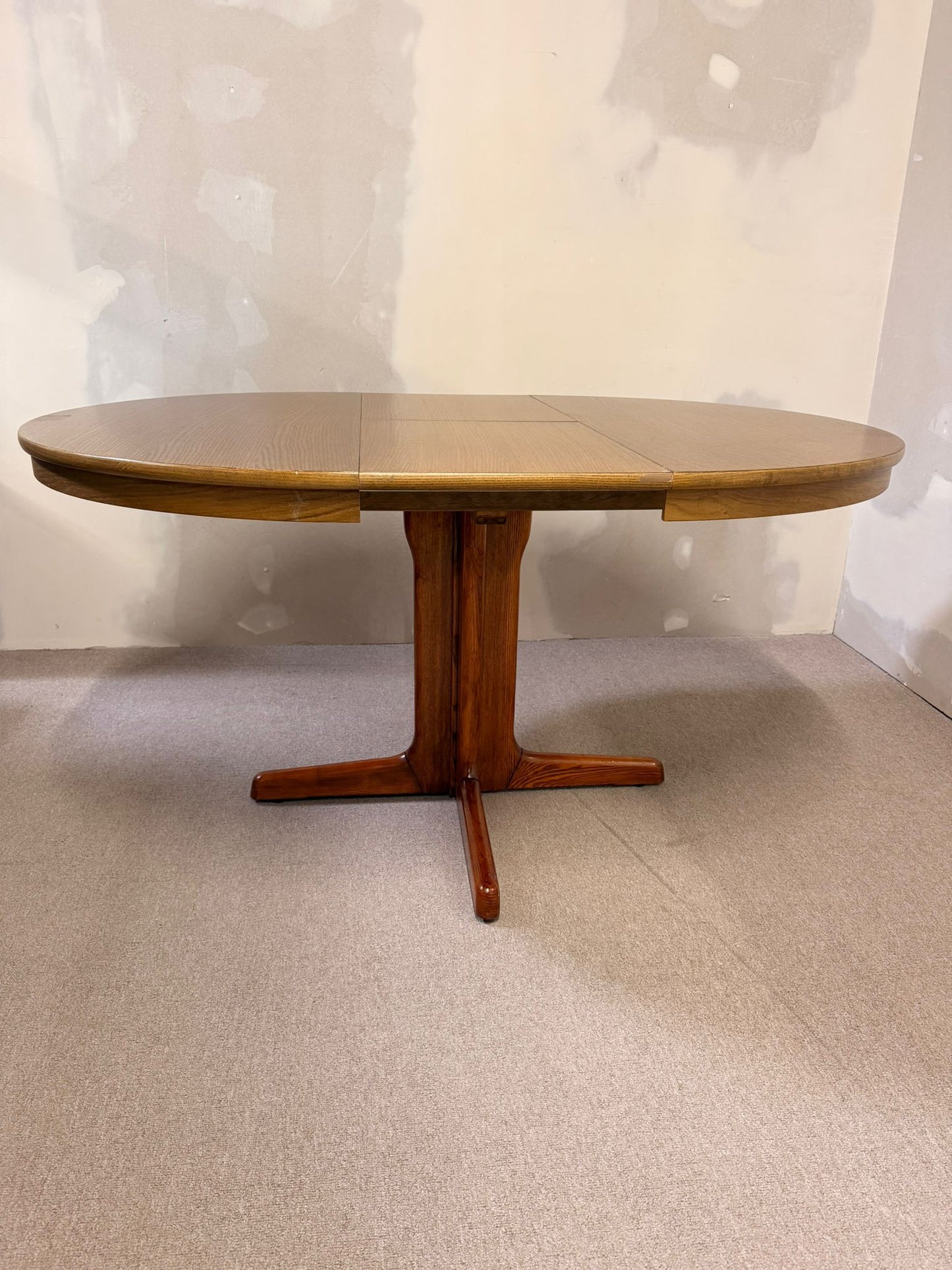 Runder ausziehbarer Mid-Century Esstisch, Dänisches Design