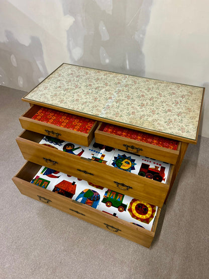 Mid Century Holz Kommode mit 4 Schubladen Vintage Glasplatte