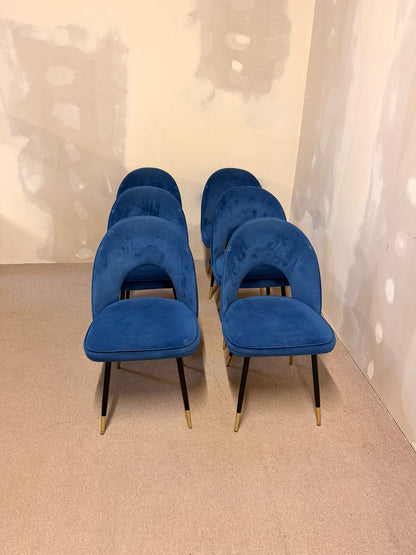 Moderne gepolsterte Esszimmerstühle mit blauem Samtstoff