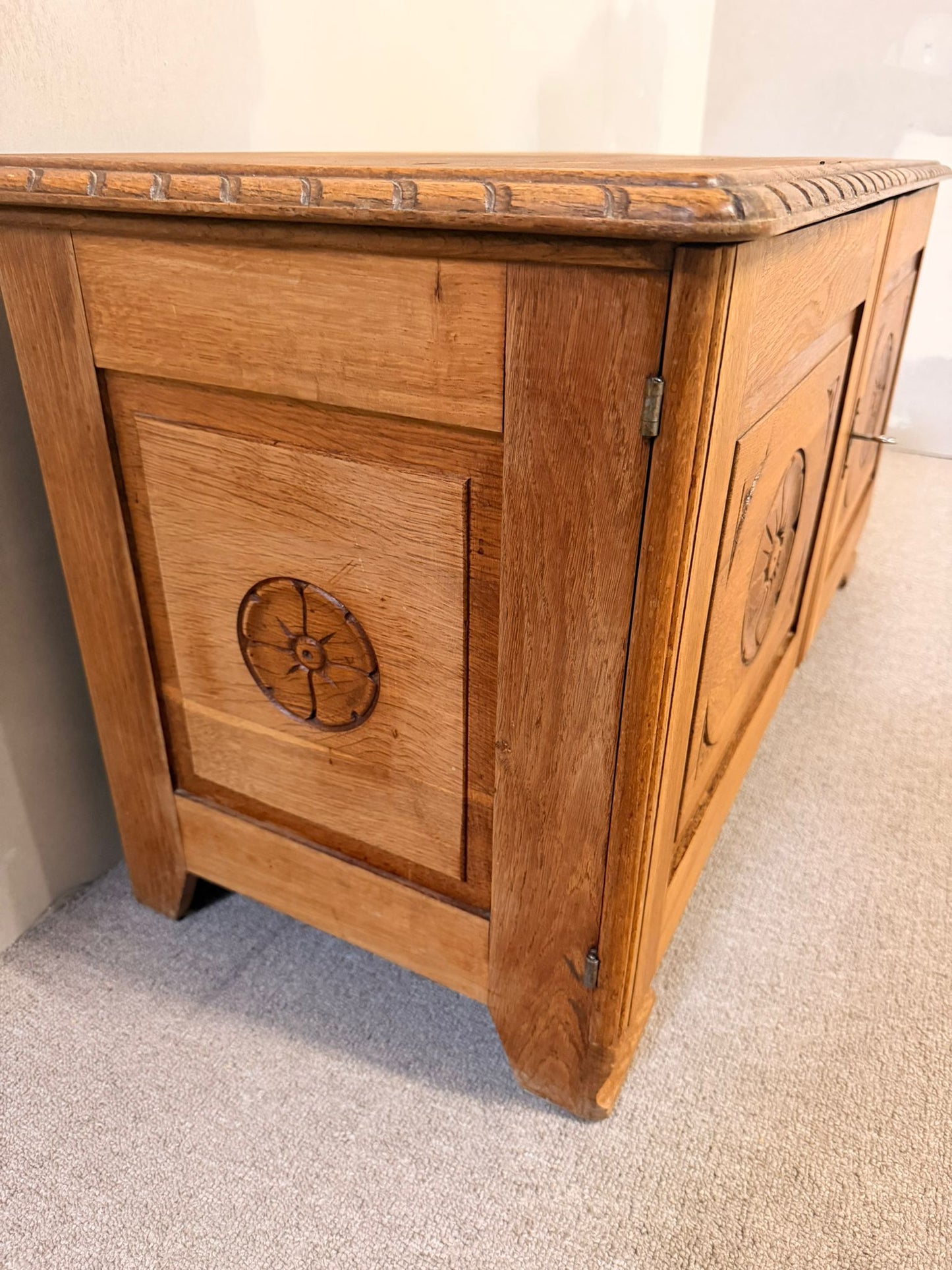 Rustikale vintage Truhe/Kommode aus Holz mit Schlüssel