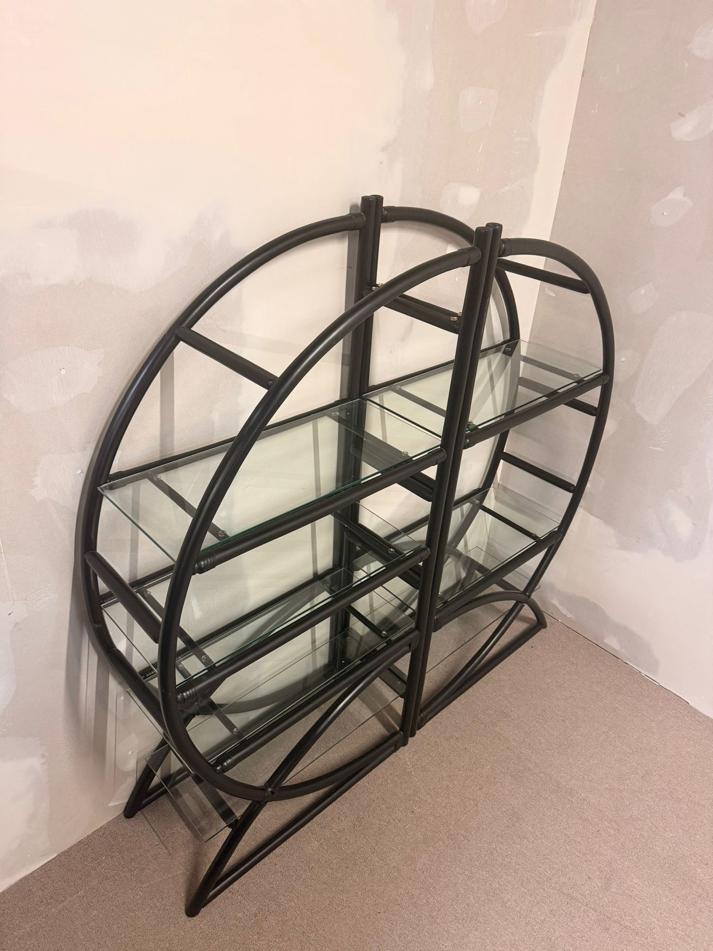 Vintage Designer Raumteiler aus Rattan, Bambusregal mit Glas