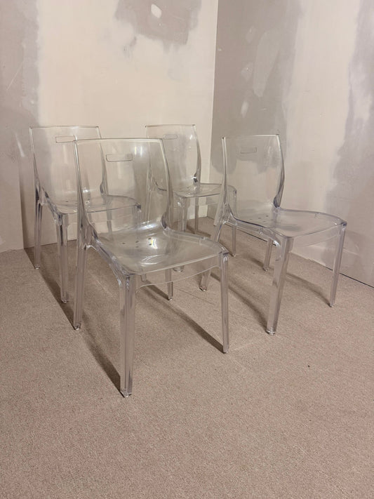Designer Stühle aus Acrylglas, transparent und stapelbar