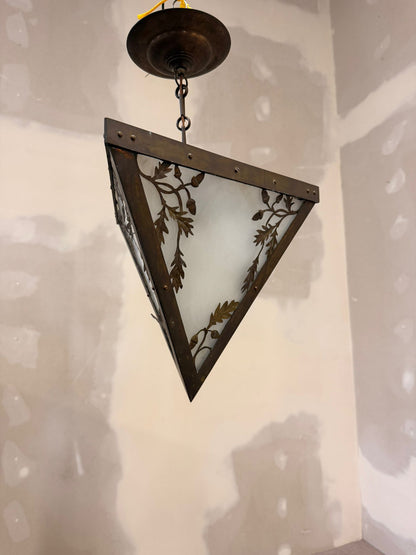 Vintage Dreieck Lampe mit Eichenmuster aus Schmiedeeisen