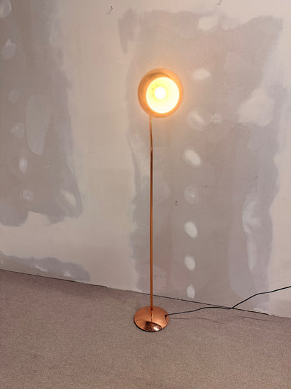 Elegante Stehlampe Kupferfarbig aus Metall, Stehleuchte