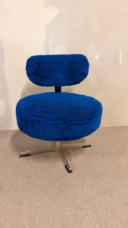 70er Jahre Mid Century Plüschsessel drehbar in Blau