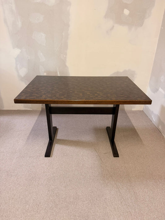 Dunkler vintage Mosaik Tisch mit Schachbrettmuster Esstisch