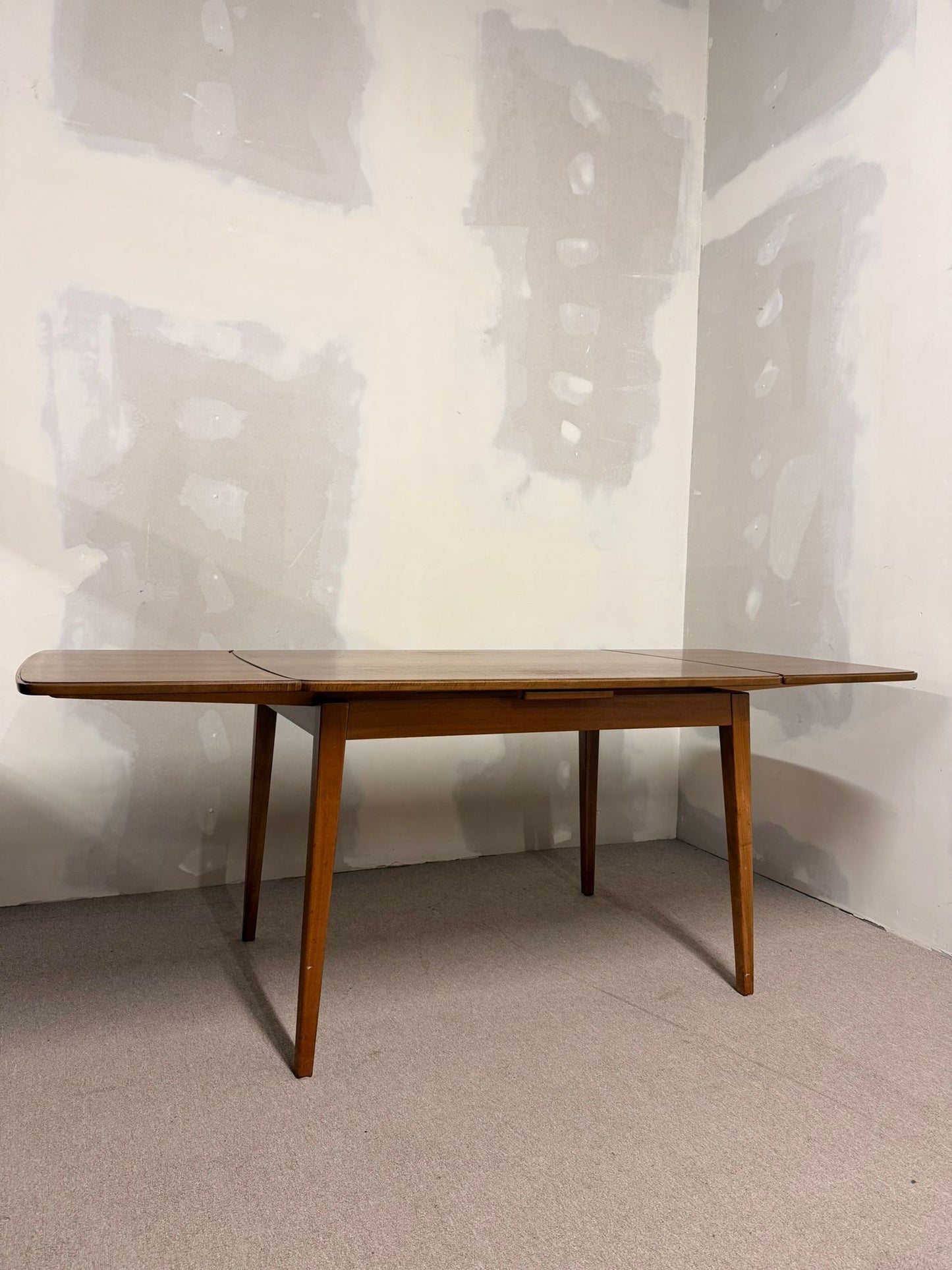 Mid Century Esstisch aus Teakholz mit Plattenauszug