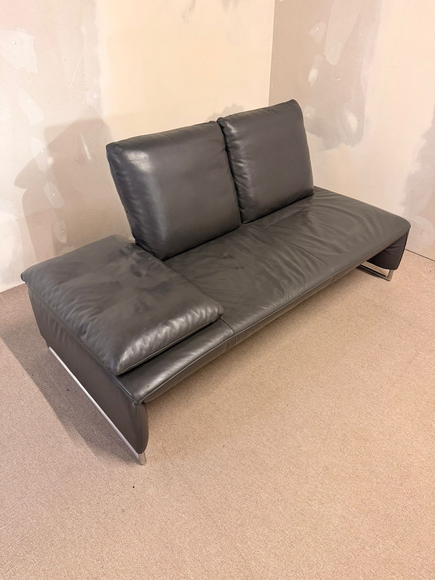 Koinor 2er Designersofa Ramon aus  Leder Grau, Metallfüsse