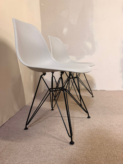Design Schalenstuhl hellgrau ähnlich wie Vitra Eames