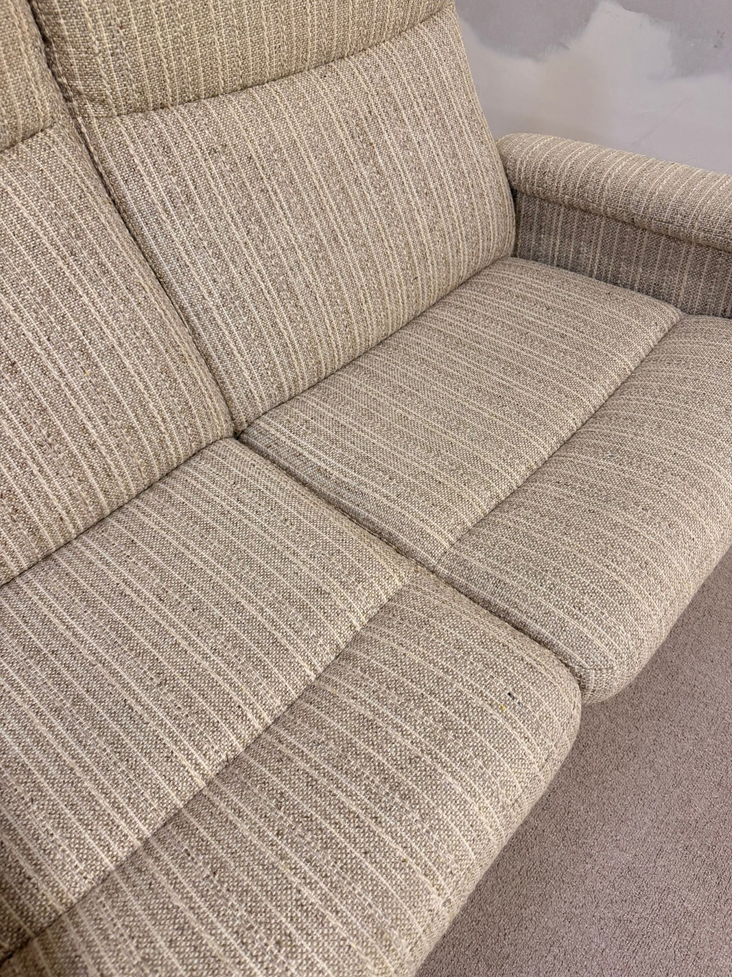 Dänisches Mid Century 2er Sofa mit Strukturstoffbezug, retro