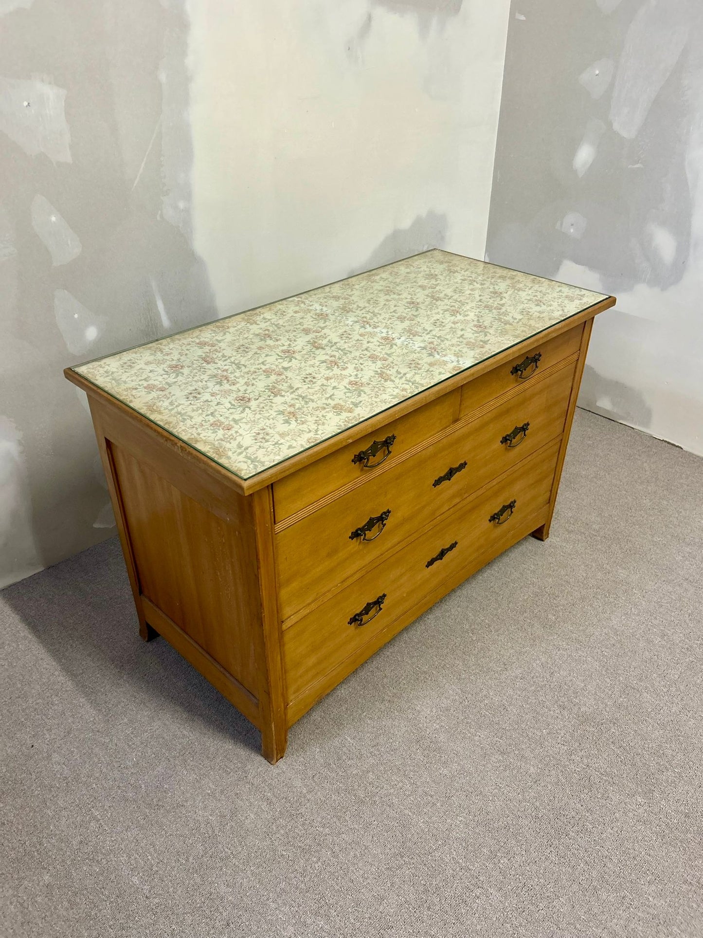 Mid Century Holz Kommode mit 4 Schubladen Vintage Glasplatte
