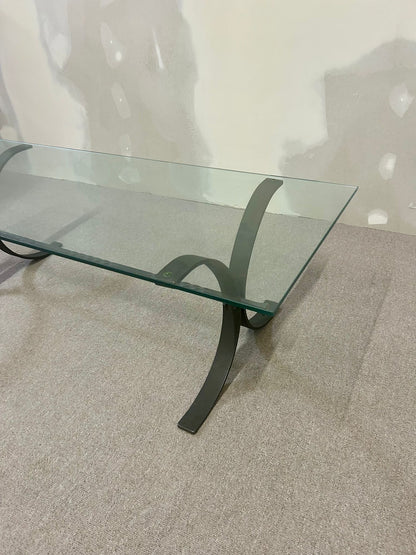Eleganter Glastisch mit Gusseisen Fussgestell