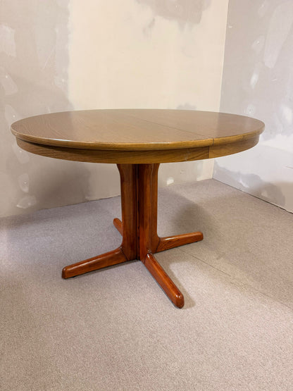 Runder ausziehbarer Mid-Century Esstisch, Dänisches Design