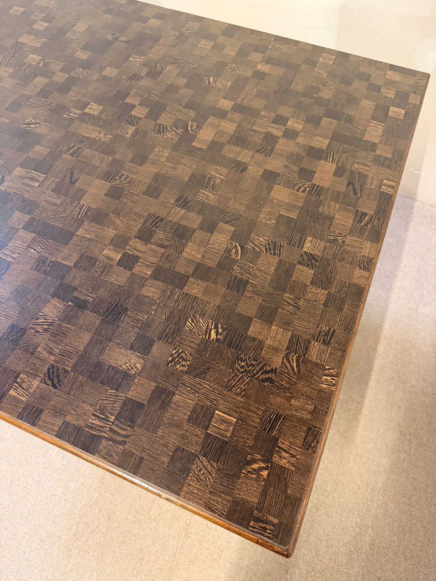 Dunkler vintage Mosaik Tisch mit Schachbrettmuster Esstisch