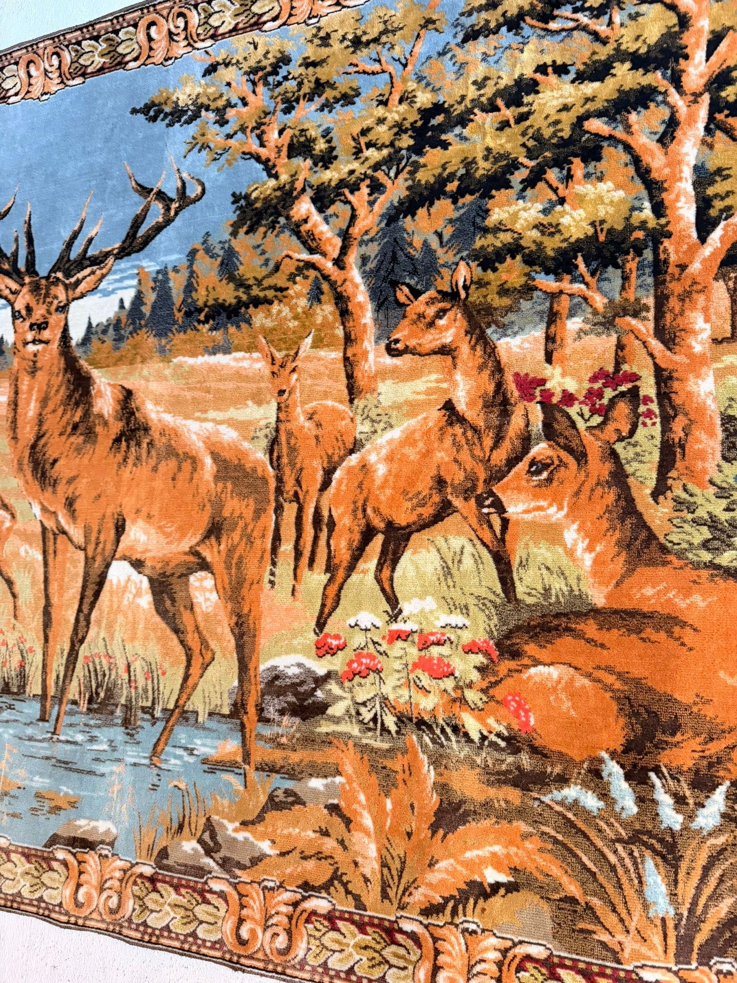 Gewebter vintage Wandteppich mit Hirschen und Rehen
