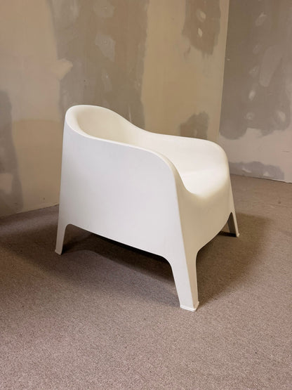 Ikea Skarpö Sessel outdoor in weiss stapelbar für den Garten