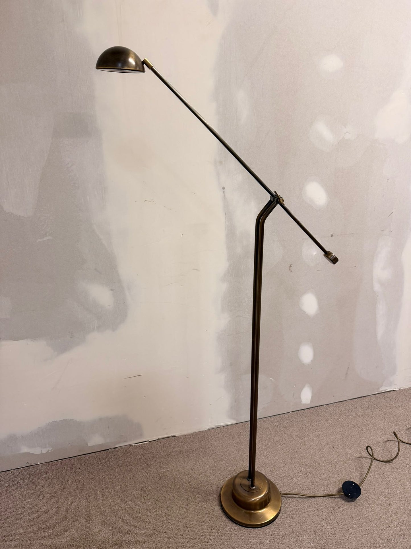 Verstellbare Mid Century Stehlampe aus Messing und Metall