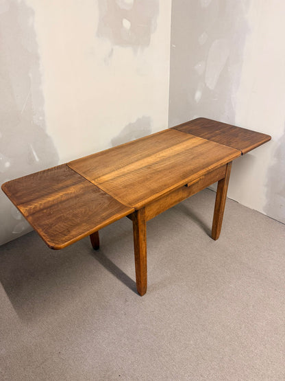 Rustikaler Massivholztisch, ausziehbar mit 2 Platten