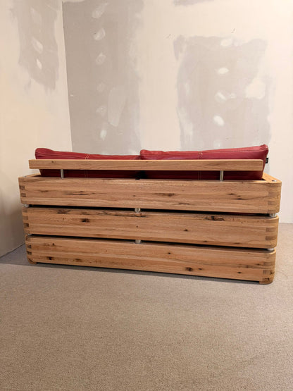 Massivholz Sofa rotes Leder Sprenger Möbel Schweiz