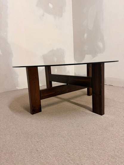 Couchtisch, 1970er Jahre Rauchglas und dunkles Holzgestell