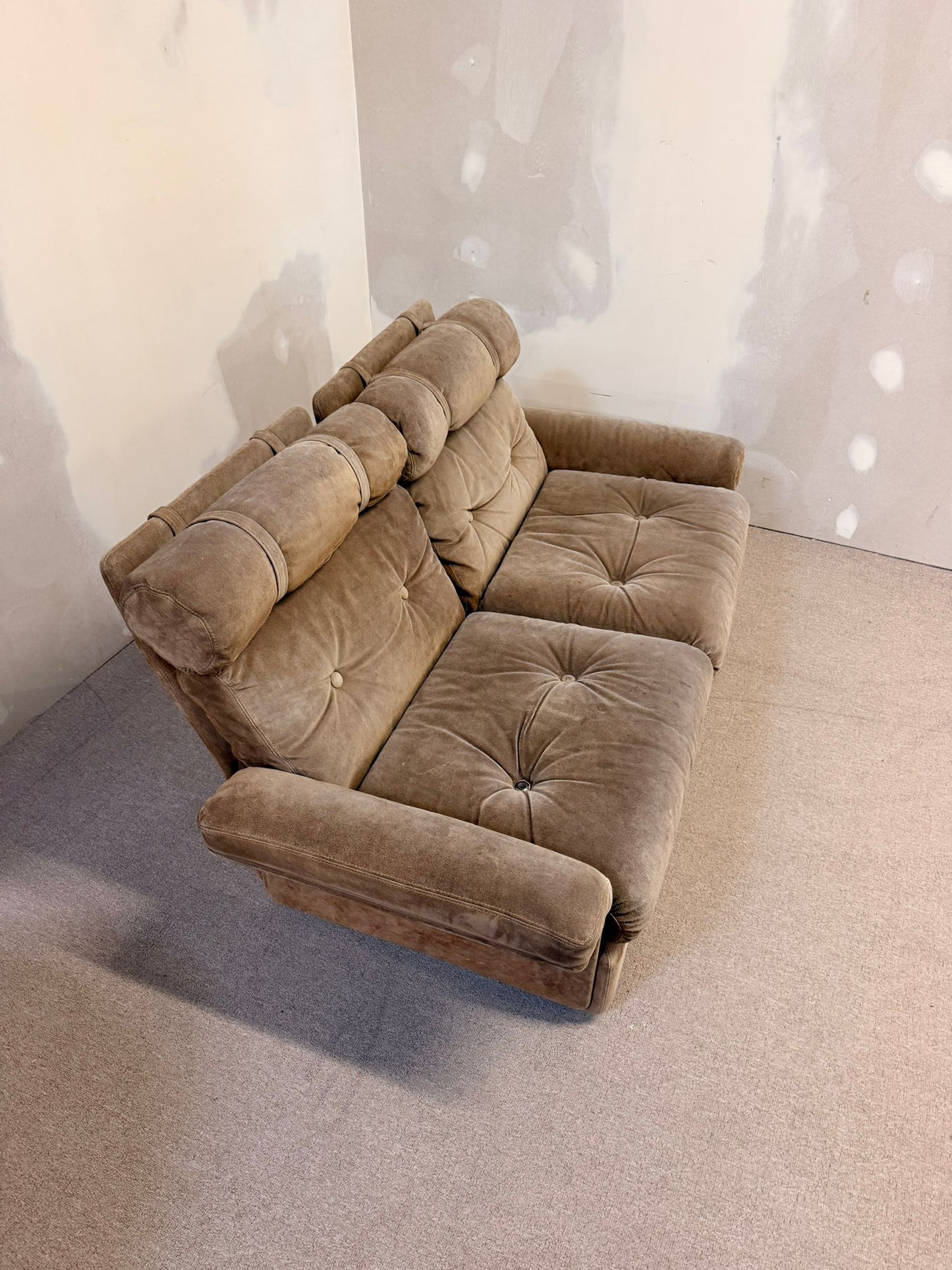 Italienisches modulares 70er Jahre Wildleder Sofa 2-Sitzer