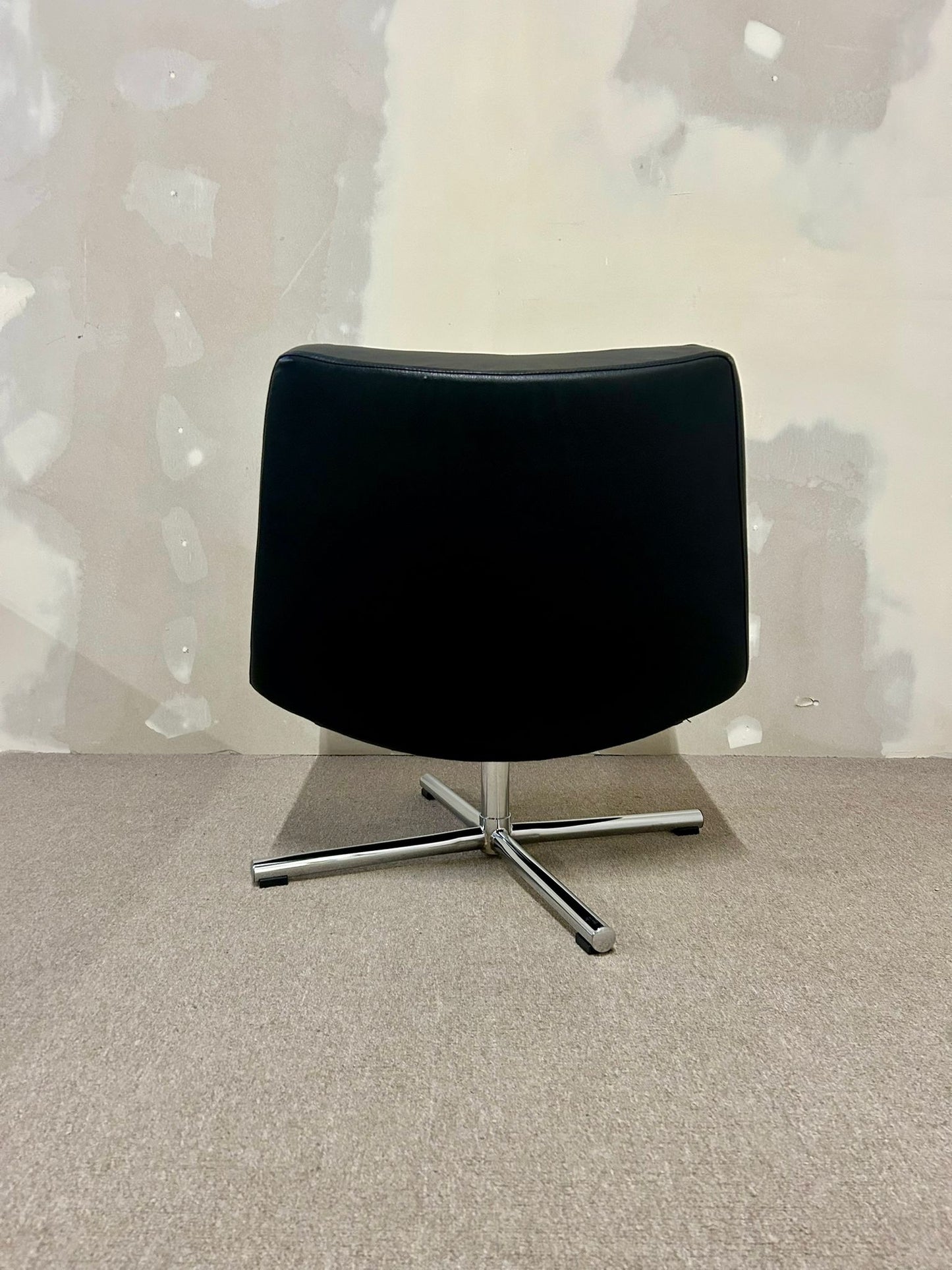 Designer Drehsessel aus Leder, schwarz, Loungesessel, Sessel