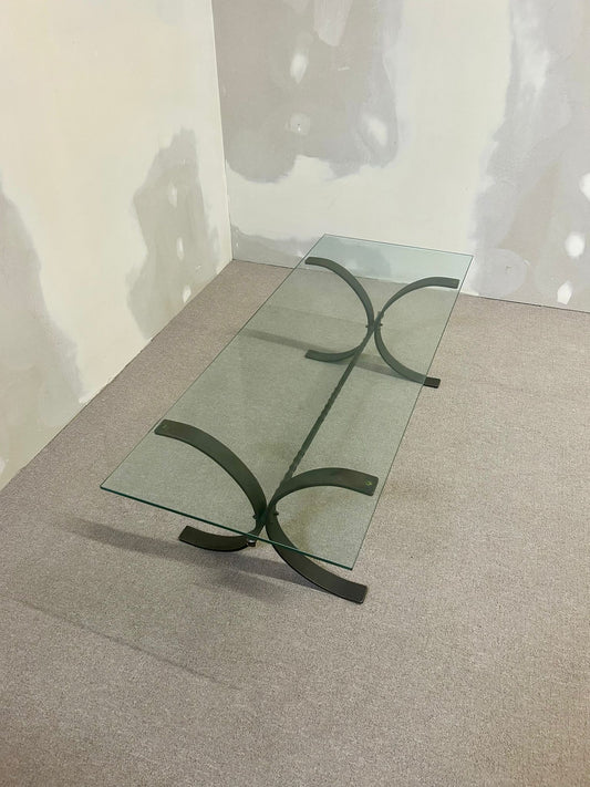 Eleganter Glastisch mit Gusseisen Fussgestell