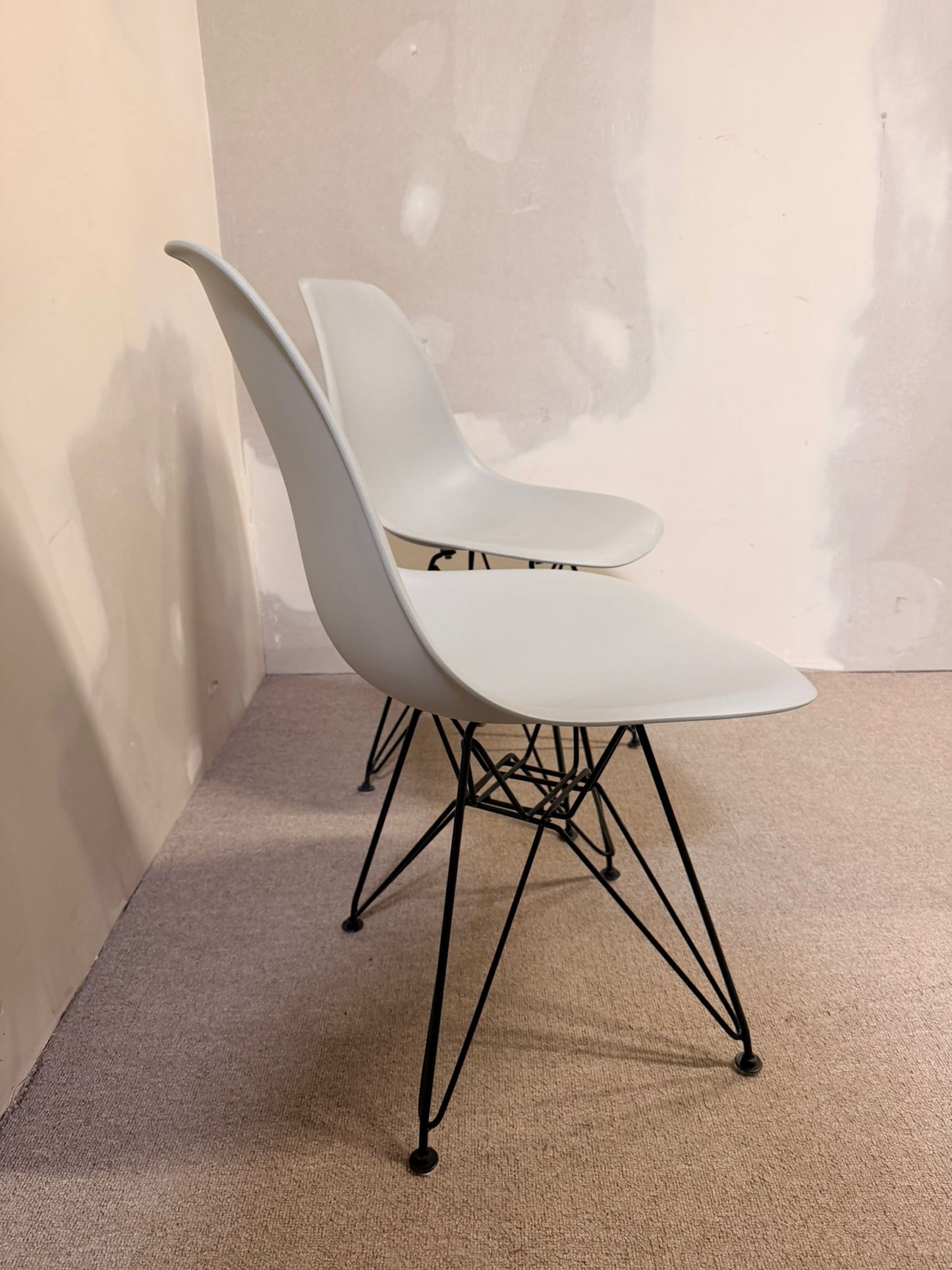 Design Schalenstuhl hellgrau ähnlich wie Vitra Eames