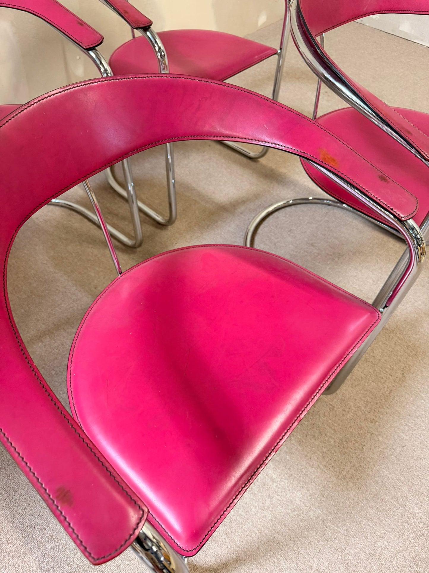 Seltene Canasta Freischwinger Stühle in Pink Arrben Italy