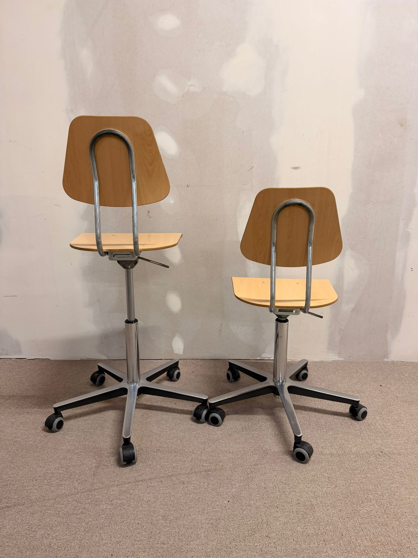 Schweizer Atelier Embru Schulstuhl Bürostuhl mit Rollen 38x